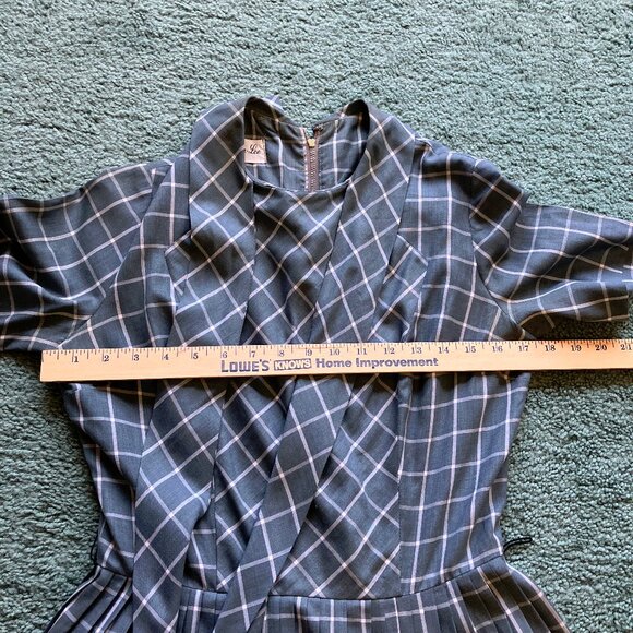 Vintage pleated short sleeve attached neck tie back zipper dress Henry Lee brand - Picture 13 of 16